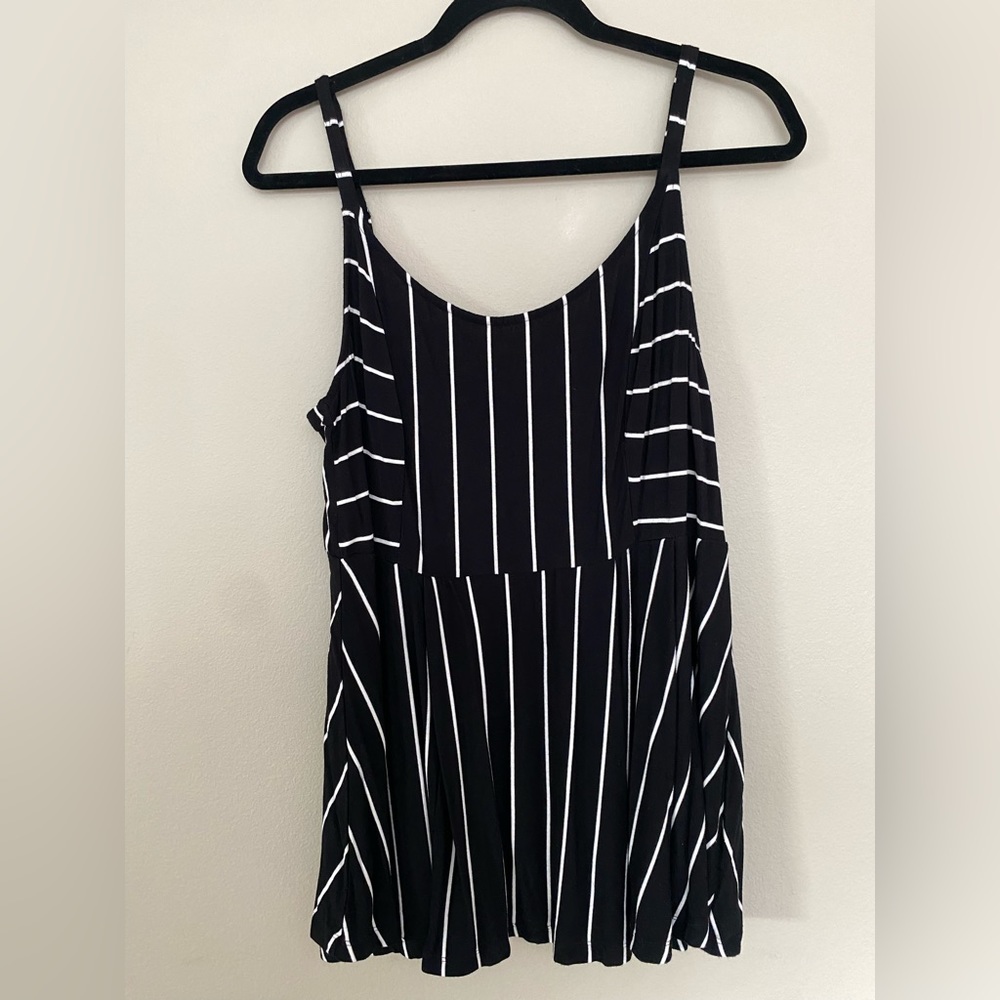 Torrid black and white tank